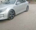 Серый Киа K5, объемом двигателя 2 л и пробегом 190 тыс. км за 12500 $, фото 4 на Automoto.ua