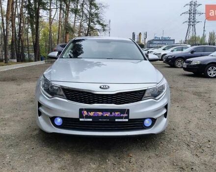 Серый Киа K5, объемом двигателя 2 л и пробегом 314 тыс. км за 10000 $, фото 1 на Automoto.ua