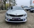 Серый Киа K5, объемом двигателя 2 л и пробегом 314 тыс. км за 10000 $, фото 1 на Automoto.ua