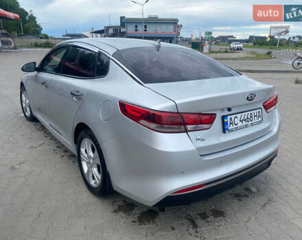 Серый Киа K5, объемом двигателя 2 л и пробегом 338 тыс. км за 12000 $, фото 7 на Automoto.ua