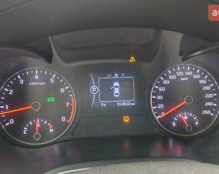 Серый Киа K5, объемом двигателя 2 л и пробегом 314 тыс. км за 10000 $, фото 12 на Automoto.ua