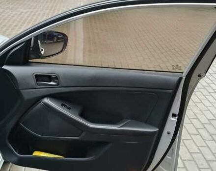 Серый Киа K5, объемом двигателя 2 л и пробегом 270 тыс. км за 8800 $, фото 17 на Automoto.ua