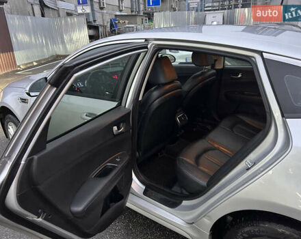 Серый Киа K5, объемом двигателя 2 л и пробегом 200 тыс. км за 11300 $, фото 24 на Automoto.ua