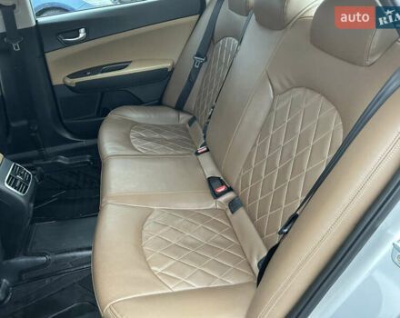 Серый Киа K5, объемом двигателя 2 л и пробегом 300 тыс. км за 10300 $, фото 35 на Automoto.ua