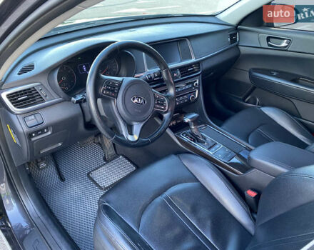 Серый Киа K5, объемом двигателя 2 л и пробегом 380 тыс. км за 13900 $, фото 7 на Automoto.ua