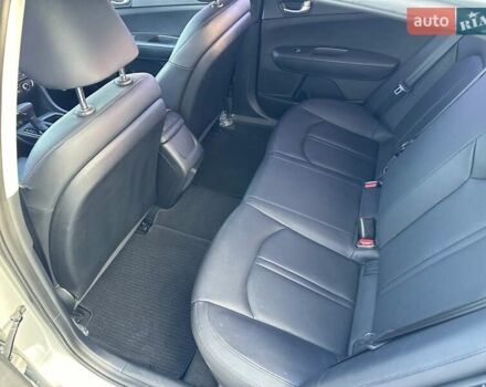 Сірий Кіа K5, об'ємом двигуна 2 л та пробігом 106 тис. км за 13300 $, фото 23 на Automoto.ua