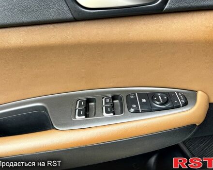 Серый Киа K5, объемом двигателя 2 л и пробегом 200 тыс. км за 9600 $, фото 12 на Automoto.ua