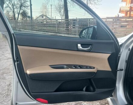 Серый Киа K5, объемом двигателя 2 л и пробегом 307 тыс. км за 10990 $, фото 8 на Automoto.ua