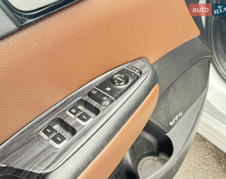 Серый Киа K5, объемом двигателя 2 л и пробегом 307 тыс. км за 8950 $, фото 9 на Automoto.ua