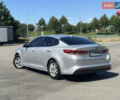 Серый Киа K5, объемом двигателя 2 л и пробегом 200 тыс. км за 12000 $, фото 2 на Automoto.ua