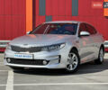 Серый Киа K5, объемом двигателя 2 л и пробегом 240 тыс. км за 12500 $, фото 4 на Automoto.ua