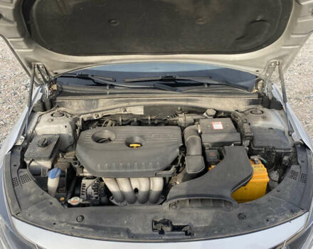 Сірий Кіа K5, об'ємом двигуна 2 л та пробігом 142 тис. км за 10000 $, фото 17 на Automoto.ua
