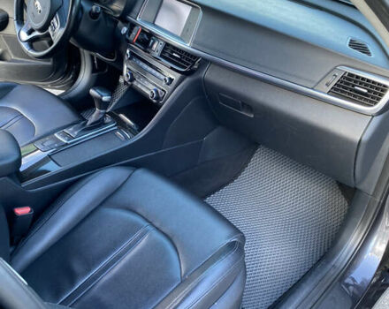 Серый Киа K5, объемом двигателя 2 л и пробегом 380 тыс. км за 13900 $, фото 9 на Automoto.ua