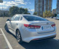Серый Киа K5, объемом двигателя 2 л и пробегом 318 тыс. км за 10600 $, фото 6 на Automoto.ua