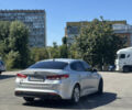 Серый Киа K5, объемом двигателя 2 л и пробегом 200 тыс. км за 12000 $, фото 4 на Automoto.ua