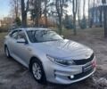 Серый Киа K5, объемом двигателя 2 л и пробегом 307 тыс. км за 10990 $, фото 2 на Automoto.ua