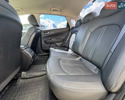 Серый Киа K5, объемом двигателя 2 л и пробегом 257 тыс. км за 12200 $, фото 15 на Automoto.ua