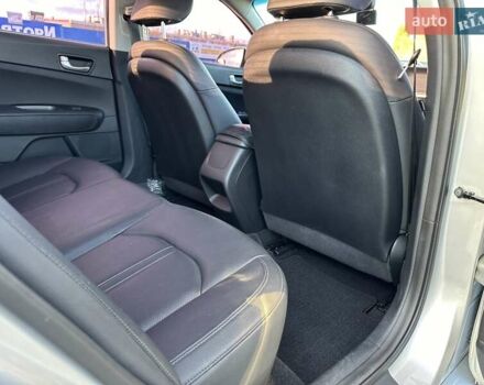 Сірий Кіа K5, об'ємом двигуна 2 л та пробігом 106 тис. км за 13300 $, фото 25 на Automoto.ua