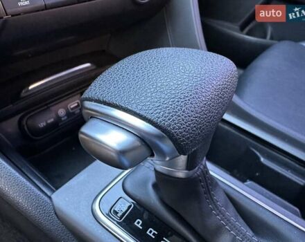 Сірий Кіа K5, об'ємом двигуна 2 л та пробігом 106 тис. км за 13300 $, фото 20 на Automoto.ua