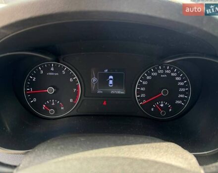 Серый Киа K5, объемом двигателя 2 л и пробегом 257 тыс. км за 12200 $, фото 10 на Automoto.ua
