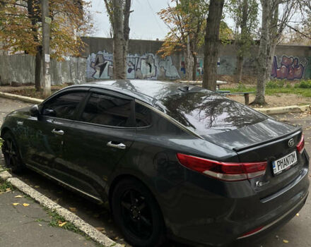 Сірий Кіа K5, об'ємом двигуна 2 л та пробігом 210 тис. км за 13100 $, фото 4 на Automoto.ua