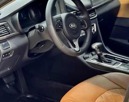 Серый Киа K5, объемом двигателя 2 л и пробегом 200 тыс. км за 9600 $, фото 9 на Automoto.ua