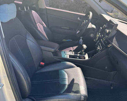 Серый Киа K5, объемом двигателя 2 л и пробегом 247 тыс. км за 10500 $, фото 5 на Automoto.ua