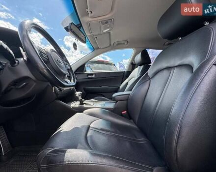 Серый Киа K5, объемом двигателя 2 л и пробегом 257 тыс. км за 12200 $, фото 14 на Automoto.ua
