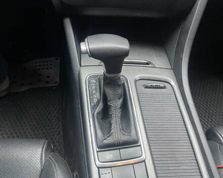 Сірий Кіа K5, об'ємом двигуна 2 л та пробігом 350 тис. км за 11200 $, фото 7 на Automoto.ua