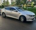 Серый Киа K5, объемом двигателя 2 л и пробегом 700 тыс. км за 10700 $, фото 3 на Automoto.ua