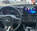 Серый Киа K5, объемом двигателя 2 л и пробегом 300 тыс. км за 10300 $, фото 25 на Automoto.ua