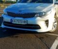 Серый Киа K5, объемом двигателя 2 л и пробегом 290 тыс. км за 12000 $, фото 1 на Automoto.ua