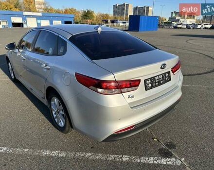 Сірий Кіа K5, об'ємом двигуна 2 л та пробігом 106 тис. км за 13300 $, фото 6 на Automoto.ua