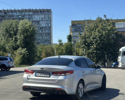 Серый Киа K5, объемом двигателя 2 л и пробегом 200 тыс. км за 12000 $, фото 6 на Automoto.ua