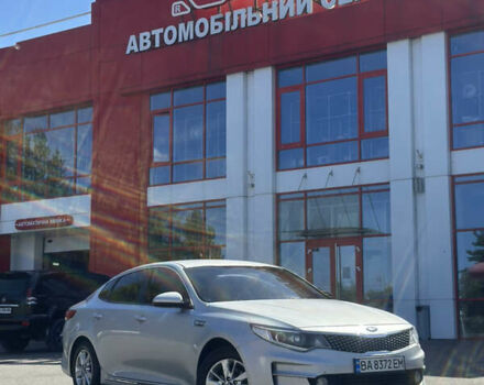 Серый Киа K5, объемом двигателя 2 л и пробегом 200 тыс. км за 12000 $, фото 12 на Automoto.ua