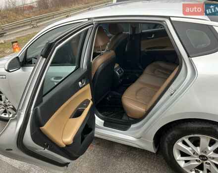 Серый Киа K5, объемом двигателя 2 л и пробегом 300 тыс. км за 10300 $, фото 33 на Automoto.ua
