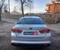 Серый Киа K5, объемом двигателя 2 л и пробегом 307 тыс. км за 10990 $, фото 5 на Automoto.ua