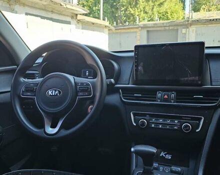 Серый Киа K5, объемом двигателя 2 л и пробегом 235 тыс. км за 5500 $, фото 13 на Automoto.ua