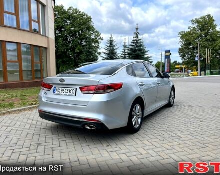 Серый Киа K5, объемом двигателя 2 л и пробегом 200 тыс. км за 9600 $, фото 4 на Automoto.ua