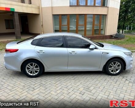 Серый Киа K5, объемом двигателя 2 л и пробегом 200 тыс. км за 9600 $, фото 5 на Automoto.ua