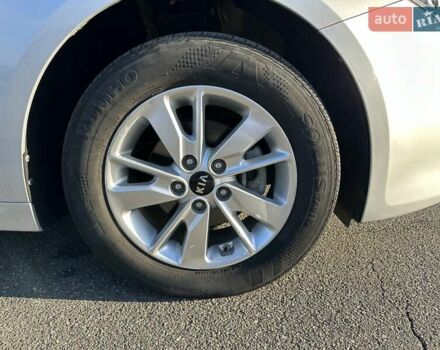 Сірий Кіа K5, об'ємом двигуна 2 л та пробігом 106 тис. км за 13300 $, фото 15 на Automoto.ua