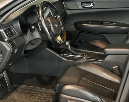 Серый Киа K5, объемом двигателя 2 л и пробегом 122 тыс. км за 11990 $, фото 8 на Automoto.ua