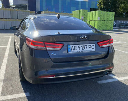 Серый Киа K5, объемом двигателя 2 л и пробегом 380 тыс. км за 13900 $, фото 3 на Automoto.ua