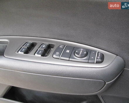 Серый Киа K5, объемом двигателя 2 л и пробегом 327 тыс. км за 11600 $, фото 28 на Automoto.ua