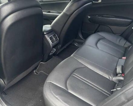 Серый Киа K5, объемом двигателя 2 л и пробегом 244 тыс. км за 11990 $, фото 10 на Automoto.ua