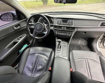 Серый Киа K5, объемом двигателя 2 л и пробегом 305 тыс. км за 10850 $, фото 8 на Automoto.ua