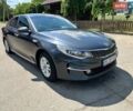 Серый Киа K5, объемом двигателя 2 л и пробегом 256 тыс. км за 12000 $, фото 1 на Automoto.ua