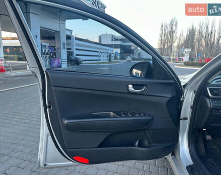 Серый Киа K5, объемом двигателя 2 л и пробегом 292 тыс. км за 11000 $, фото 17 на Automoto.ua
