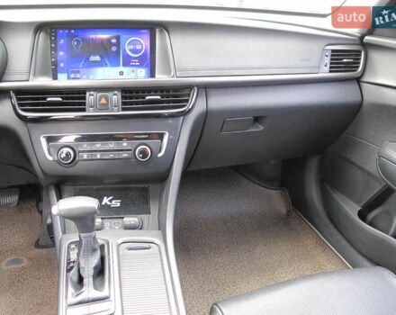 Серый Киа K5, объемом двигателя 2 л и пробегом 327 тыс. км за 11600 $, фото 38 на Automoto.ua