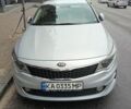 Серый Киа K5, объемом двигателя 2 л и пробегом 303 тыс. км за 12000 $, фото 1 на Automoto.ua
